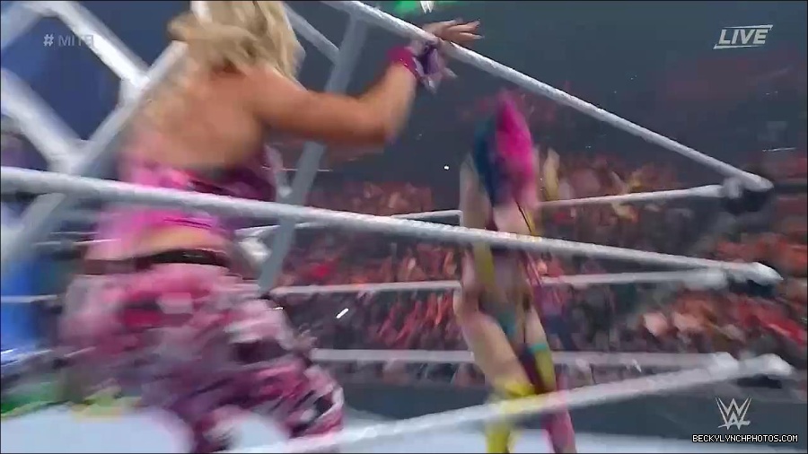 WWE_Money_In_The_Bank_2022_720p_WEB_h264-HEEL_mp4_001090787.jpg