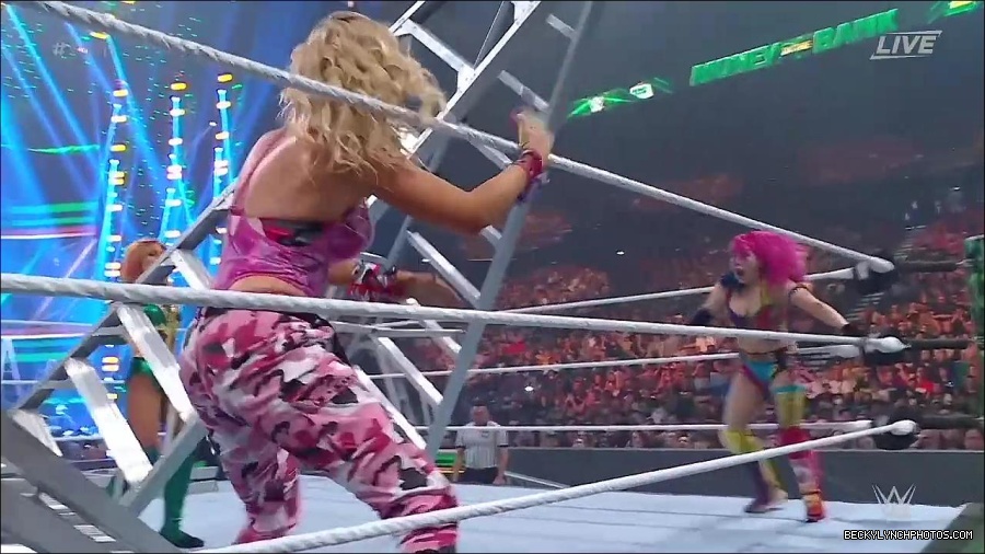 WWE_Money_In_The_Bank_2022_720p_WEB_h264-HEEL_mp4_001091587.jpg