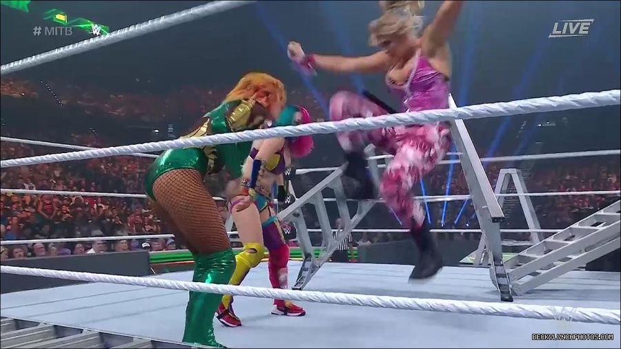 WWE_Money_In_The_Bank_2022_720p_WEB_h264-HEEL_mp4_001094787.jpg