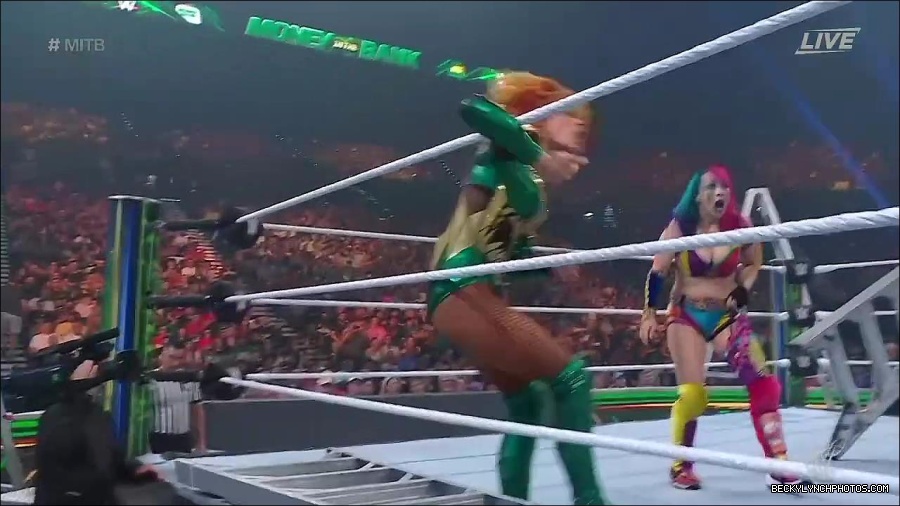 WWE_Money_In_The_Bank_2022_720p_WEB_h264-HEEL_mp4_001095587.jpg