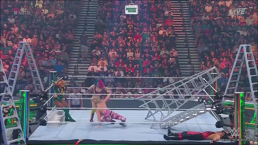 WWE_Money_In_The_Bank_2022_720p_WEB_h264-HEEL_mp4_001098387.jpg
