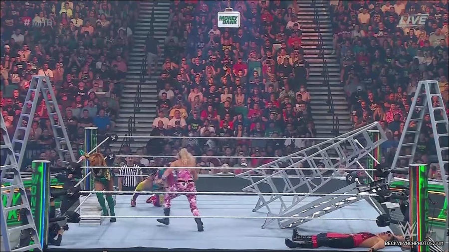 WWE_Money_In_The_Bank_2022_720p_WEB_h264-HEEL_mp4_001102254.jpg