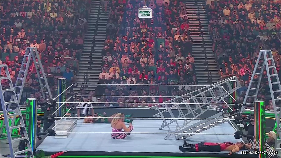 WWE_Money_In_The_Bank_2022_720p_WEB_h264-HEEL_mp4_001110654.jpg