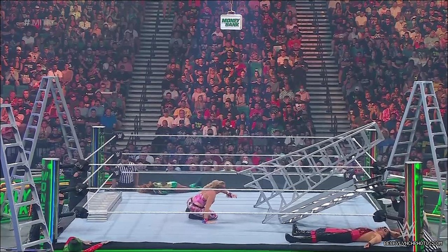 WWE_Money_In_The_Bank_2022_720p_WEB_h264-HEEL_mp4_001111454.jpg