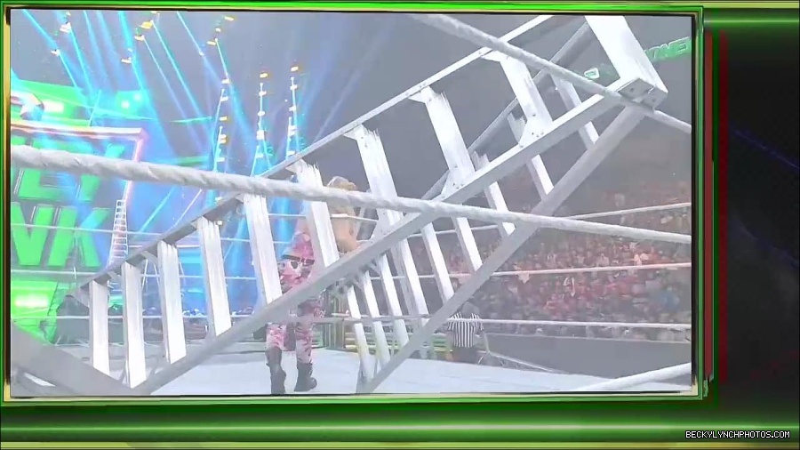 WWE_Money_In_The_Bank_2022_720p_WEB_h264-HEEL_mp4_001117054.jpg