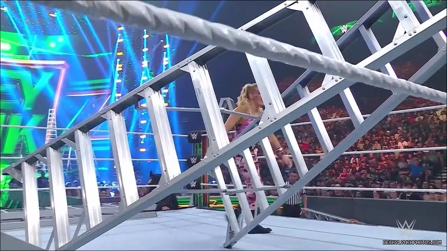 WWE_Money_In_The_Bank_2022_720p_WEB_h264-HEEL_mp4_001117854.jpg