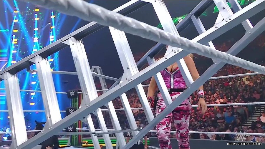 WWE_Money_In_The_Bank_2022_720p_WEB_h264-HEEL_mp4_001119054.jpg
