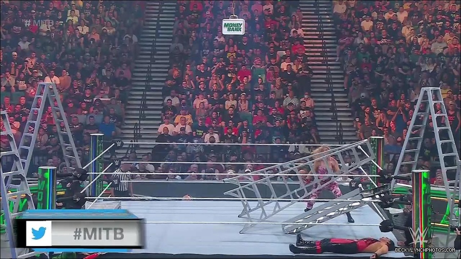 WWE_Money_In_The_Bank_2022_720p_WEB_h264-HEEL_mp4_001119854.jpg