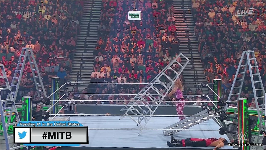 WWE_Money_In_The_Bank_2022_720p_WEB_h264-HEEL_mp4_001121054.jpg