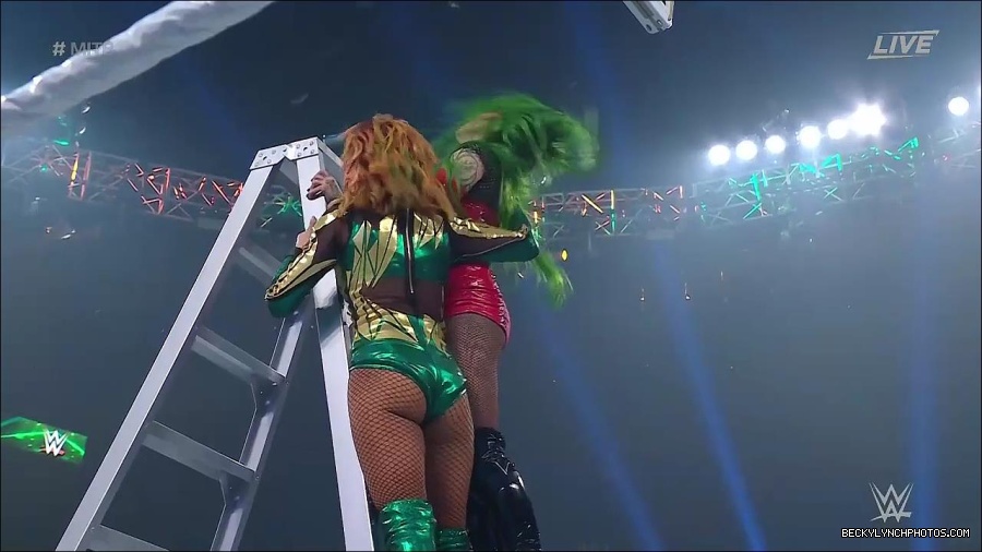 WWE_Money_In_The_Bank_2022_720p_WEB_h264-HEEL_mp4_001311054.jpg