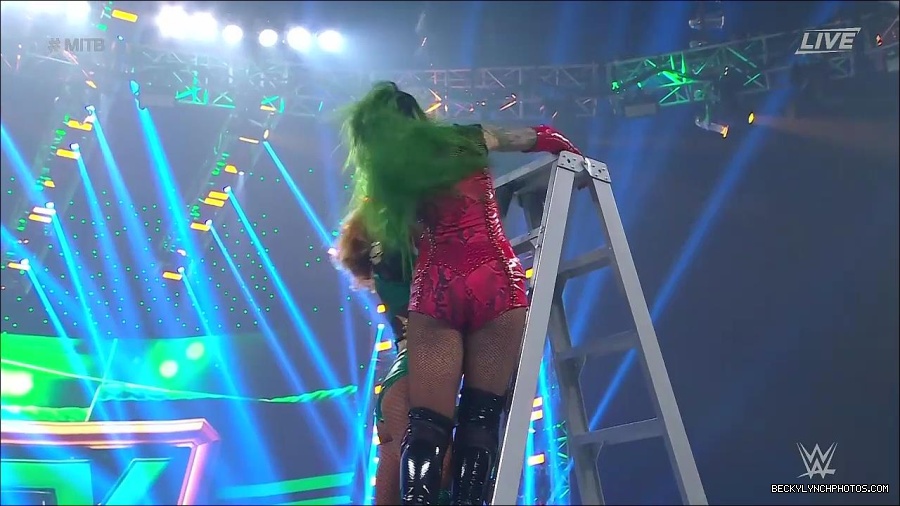 WWE_Money_In_The_Bank_2022_720p_WEB_h264-HEEL_mp4_001315454.jpg