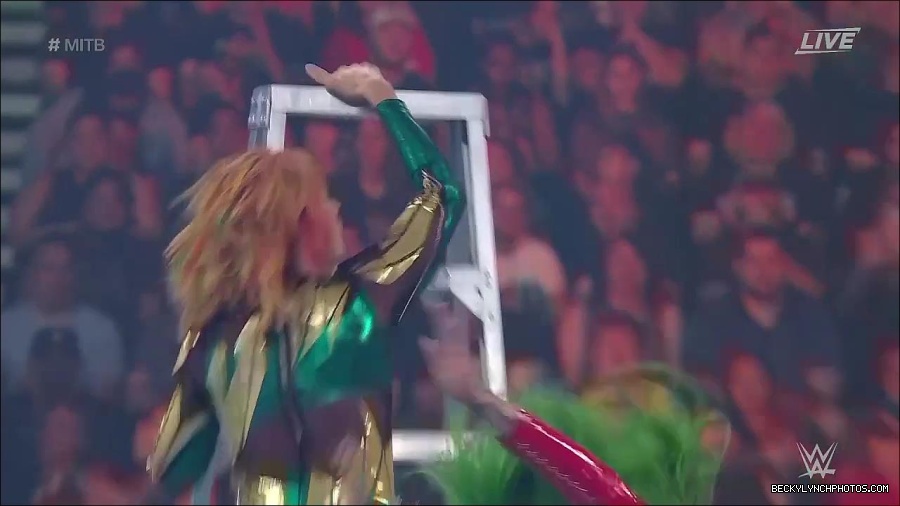 WWE_Money_In_The_Bank_2022_720p_WEB_h264-HEEL_mp4_001316654.jpg
