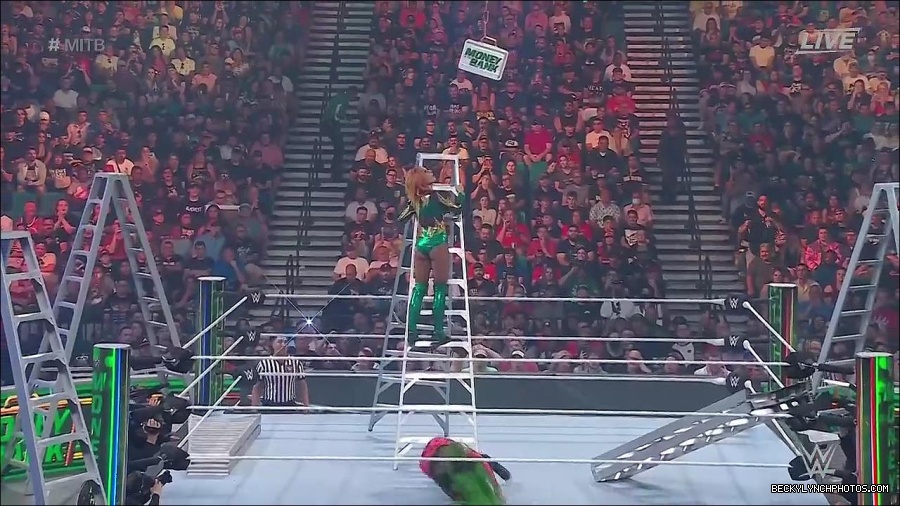 WWE_Money_In_The_Bank_2022_720p_WEB_h264-HEEL_mp4_001317454.jpg