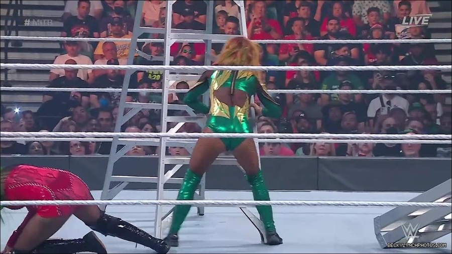 WWE_Money_In_The_Bank_2022_720p_WEB_h264-HEEL_mp4_001321454.jpg