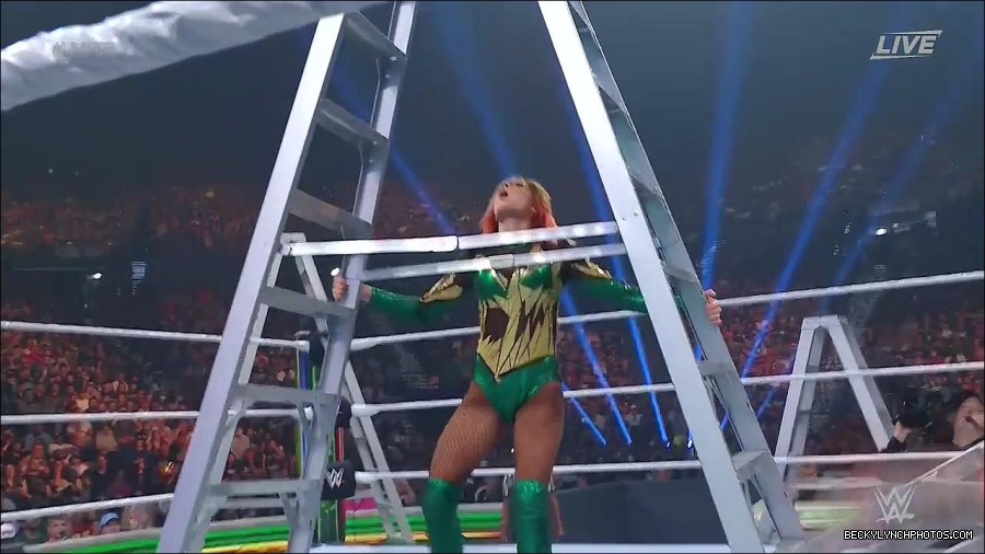 WWE_Money_In_The_Bank_2022_720p_WEB_h264-HEEL_mp4_001324254.jpg