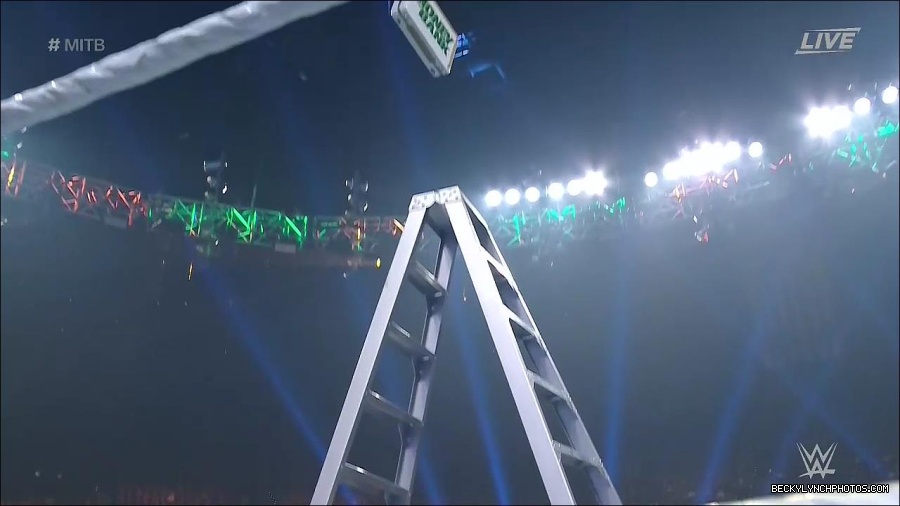 WWE_Money_In_The_Bank_2022_720p_WEB_h264-HEEL_mp4_001325454.jpg