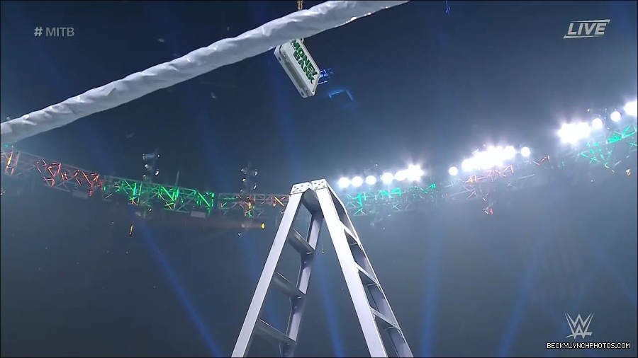 WWE_Money_In_The_Bank_2022_720p_WEB_h264-HEEL_mp4_001325854.jpg