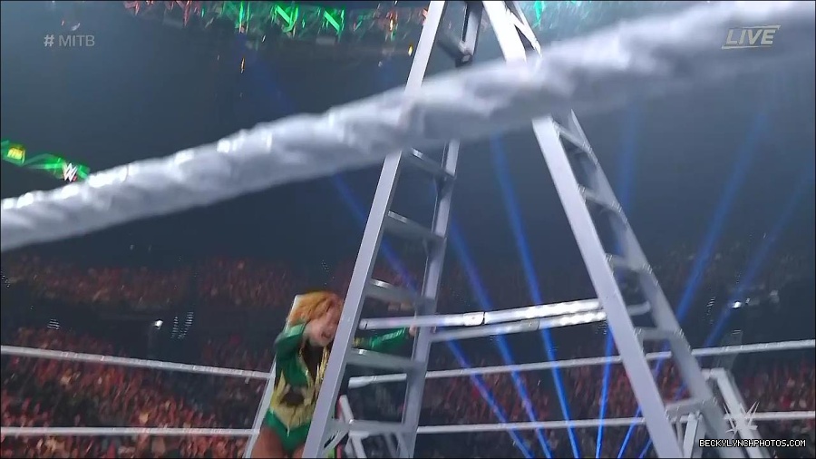 WWE_Money_In_The_Bank_2022_720p_WEB_h264-HEEL_mp4_001326654.jpg