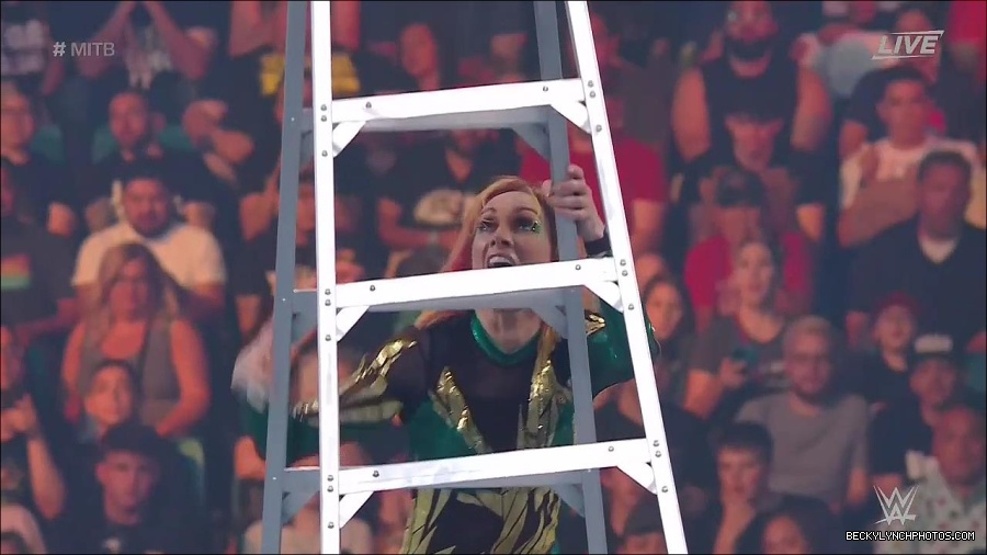 WWE_Money_In_The_Bank_2022_720p_WEB_h264-HEEL_mp4_001329054.jpg