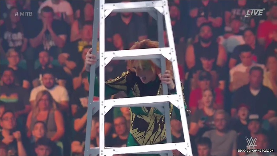 WWE_Money_In_The_Bank_2022_720p_WEB_h264-HEEL_mp4_001329454.jpg