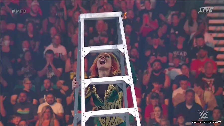 WWE_Money_In_The_Bank_2022_720p_WEB_h264-HEEL_mp4_001330254.jpg