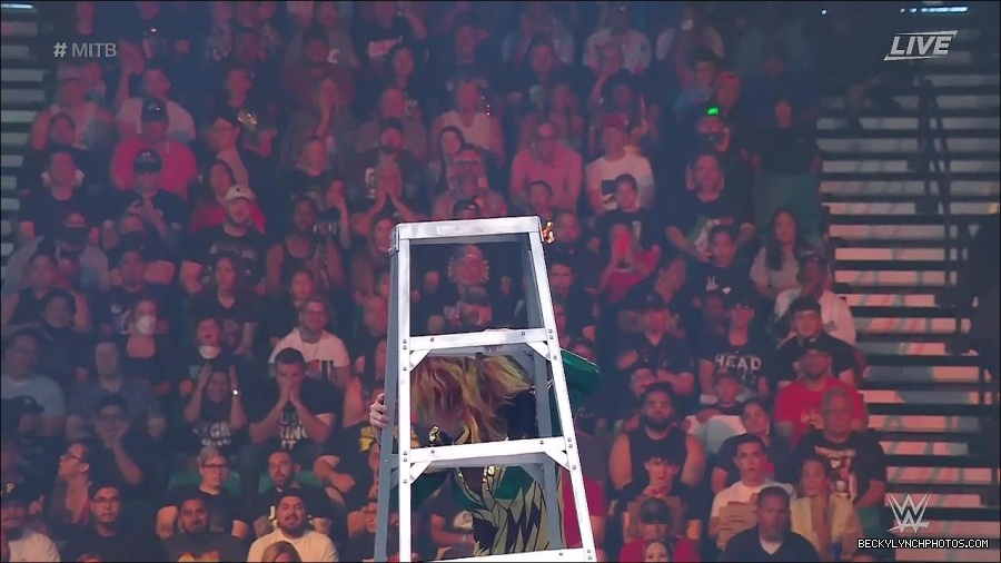 WWE_Money_In_The_Bank_2022_720p_WEB_h264-HEEL_mp4_001331454.jpg