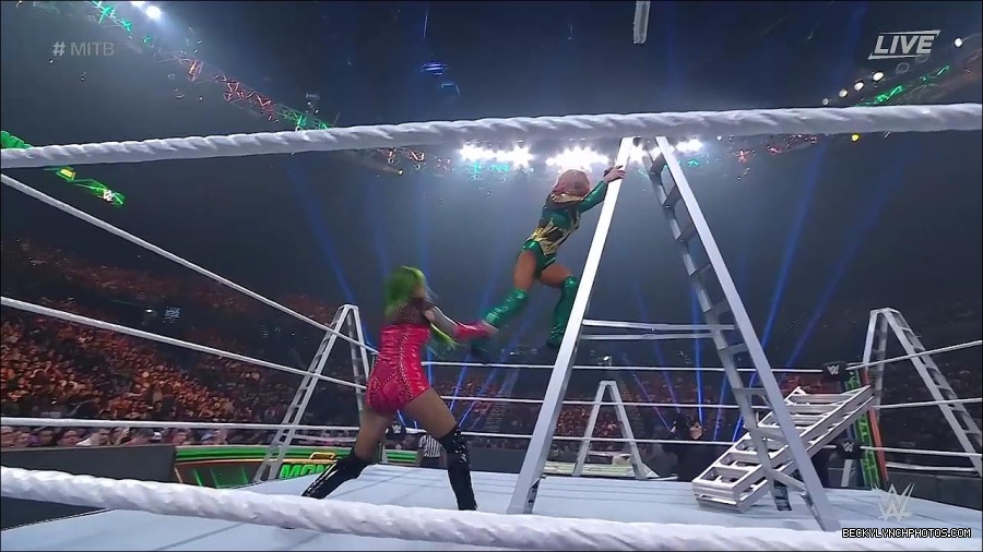 WWE_Money_In_The_Bank_2022_720p_WEB_h264-HEEL_mp4_001332254.jpg