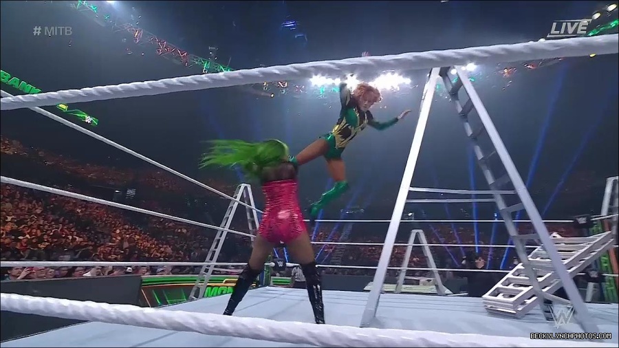 WWE_Money_In_The_Bank_2022_720p_WEB_h264-HEEL_mp4_001332654.jpg