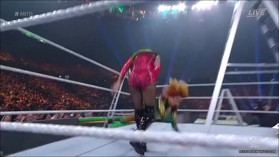 WWE_Money_In_The_Bank_2022_720p_WEB_h264-HEEL_mp4_001333054.jpg