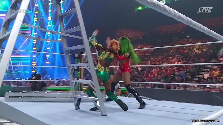 WWE_Money_In_The_Bank_2022_720p_WEB_h264-HEEL_mp4_001345854.jpg