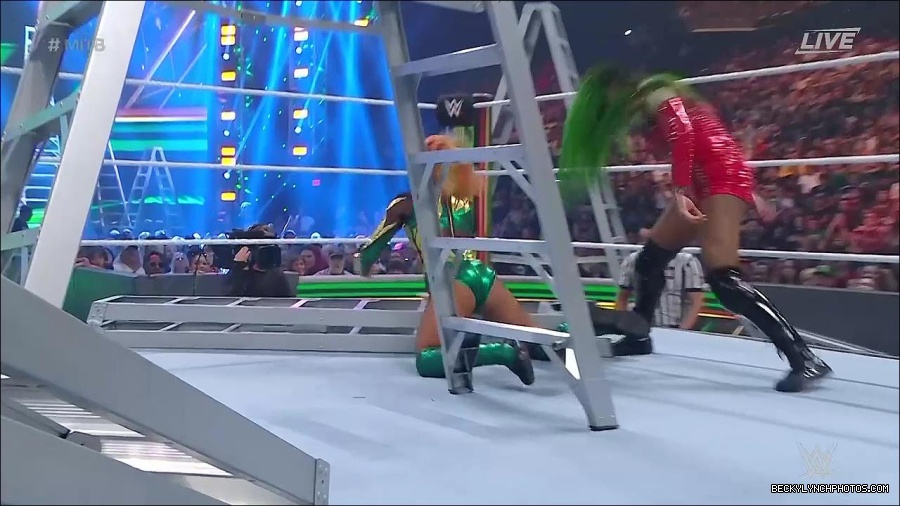 WWE_Money_In_The_Bank_2022_720p_WEB_h264-HEEL_mp4_001346654.jpg
