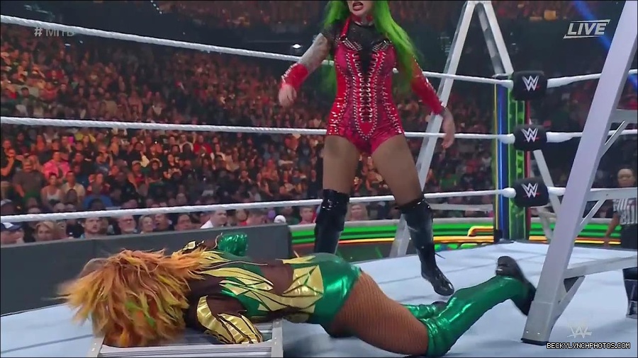 WWE_Money_In_The_Bank_2022_720p_WEB_h264-HEEL_mp4_001347454.jpg