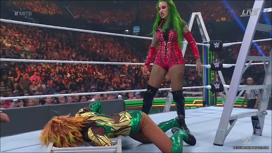 WWE_Money_In_The_Bank_2022_720p_WEB_h264-HEEL_mp4_001347854.jpg