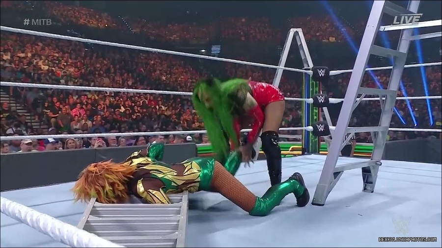 WWE_Money_In_The_Bank_2022_720p_WEB_h264-HEEL_mp4_001349854.jpg