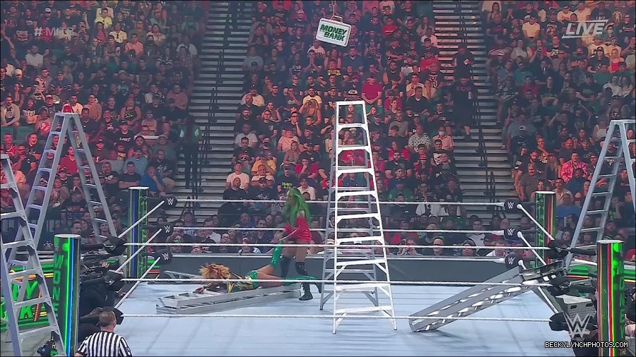 WWE_Money_In_The_Bank_2022_720p_WEB_h264-HEEL_mp4_001350654.jpg