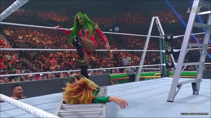 WWE_Money_In_The_Bank_2022_720p_WEB_h264-HEEL_mp4_001353054.jpg