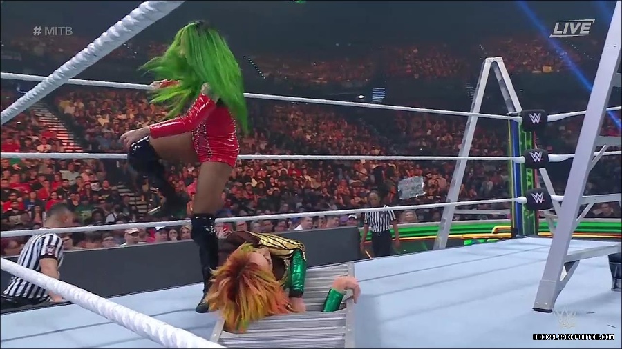 WWE_Money_In_The_Bank_2022_720p_WEB_h264-HEEL_mp4_001354254.jpg