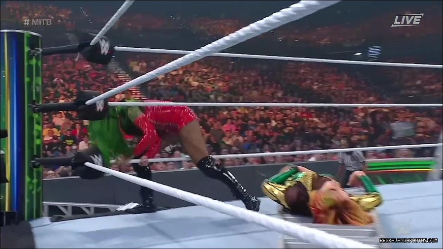 WWE_Money_In_The_Bank_2022_720p_WEB_h264-HEEL_mp4_001355054.jpg
