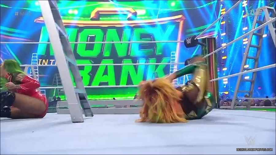 WWE_Money_In_The_Bank_2022_720p_WEB_h264-HEEL_mp4_001367854.jpg