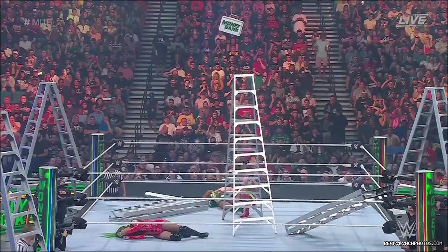 WWE_Money_In_The_Bank_2022_720p_WEB_h264-HEEL_mp4_001373854.jpg