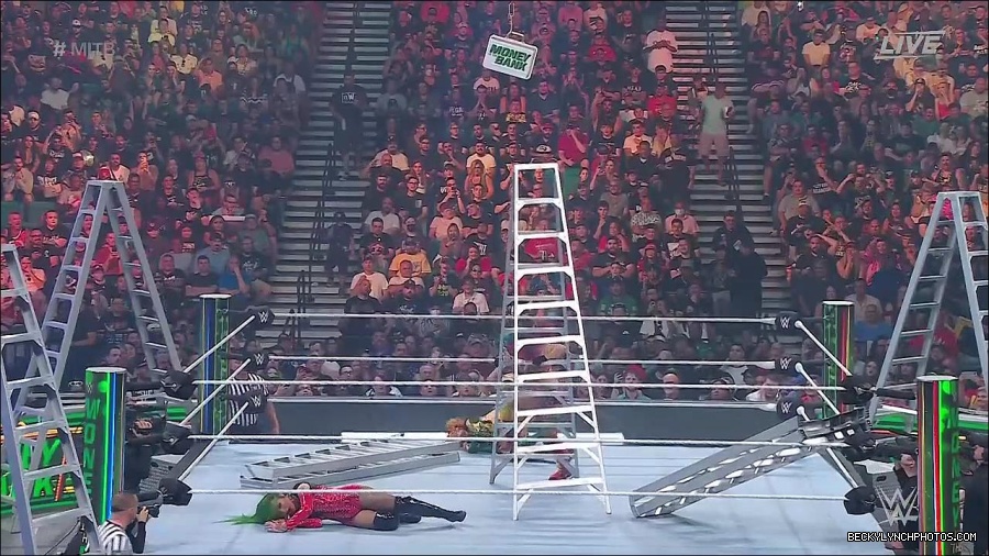 WWE_Money_In_The_Bank_2022_720p_WEB_h264-HEEL_mp4_001374254.jpg