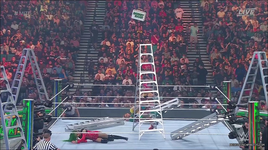 WWE_Money_In_The_Bank_2022_720p_WEB_h264-HEEL_mp4_001374654.jpg