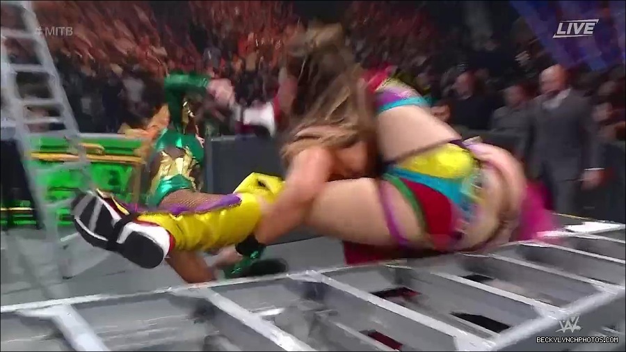WWE_Money_In_The_Bank_2022_720p_WEB_h264-HEEL_mp4_001500587.jpg