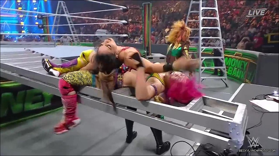 WWE_Money_In_The_Bank_2022_720p_WEB_h264-HEEL_mp4_001501387.jpg