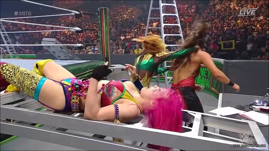 WWE_Money_In_The_Bank_2022_720p_WEB_h264-HEEL_mp4_001504987.jpg