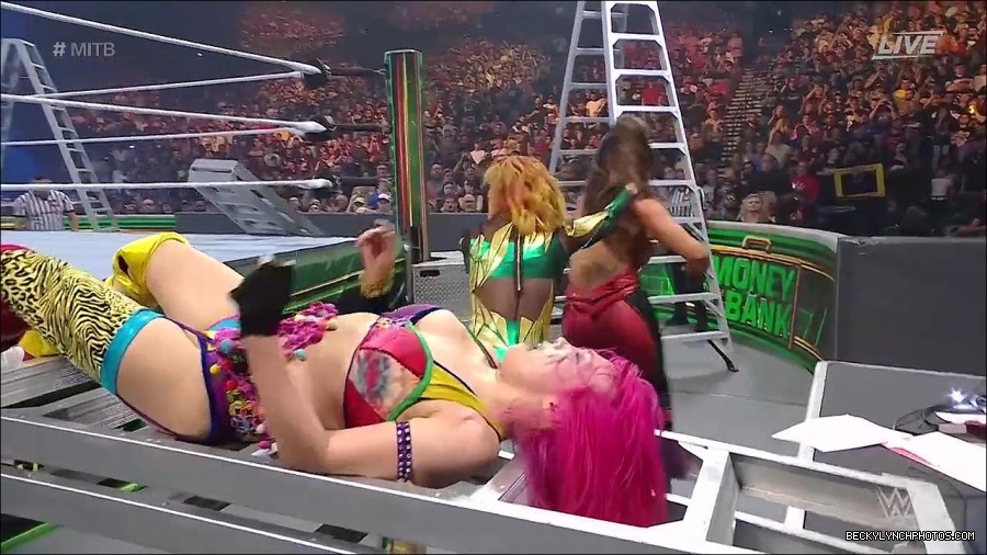 WWE_Money_In_The_Bank_2022_720p_WEB_h264-HEEL_mp4_001505387.jpg