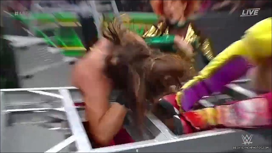 WWE_Money_In_The_Bank_2022_720p_WEB_h264-HEEL_mp4_001507387.jpg