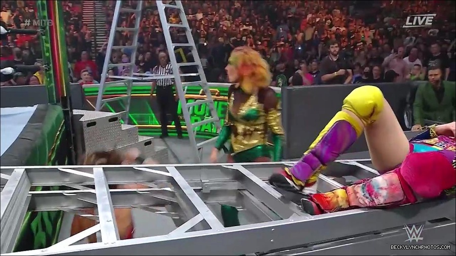 WWE_Money_In_The_Bank_2022_720p_WEB_h264-HEEL_mp4_001508187.jpg