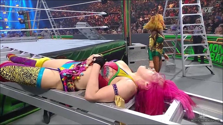 WWE_Money_In_The_Bank_2022_720p_WEB_h264-HEEL_mp4_001510187.jpg
