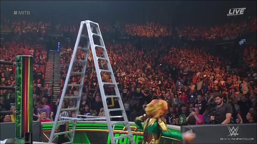 WWE_Money_In_The_Bank_2022_720p_WEB_h264-HEEL_mp4_001513387.jpg